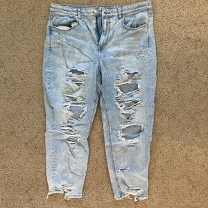 American Eagle Distressed mom jeans 18